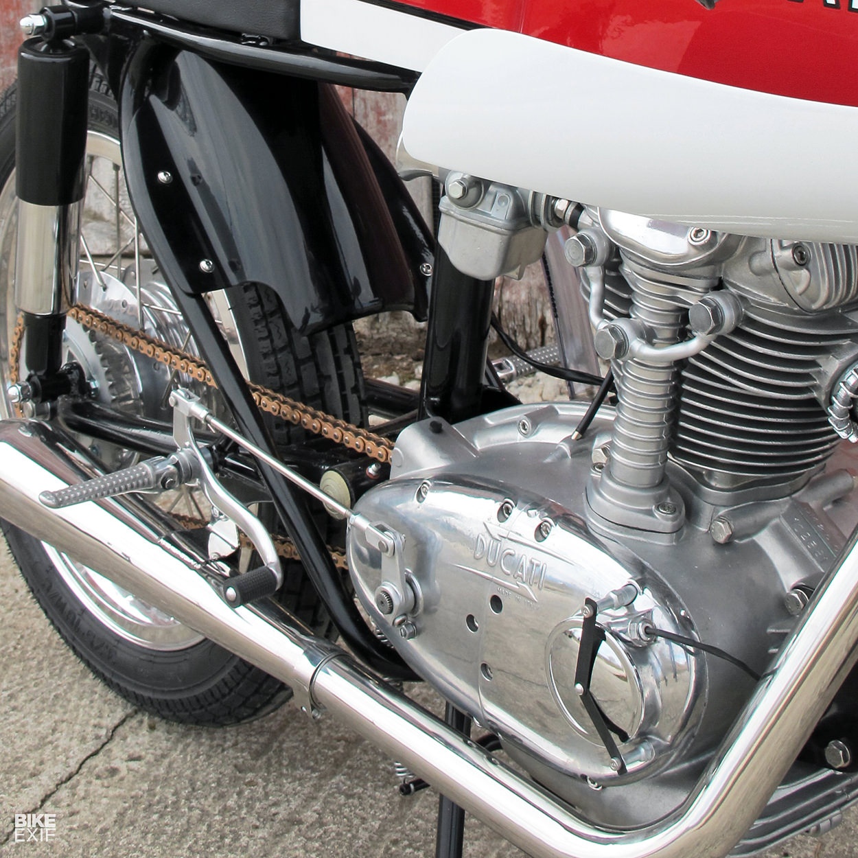 Ducati 250 phong cach Cafe racer anh 10