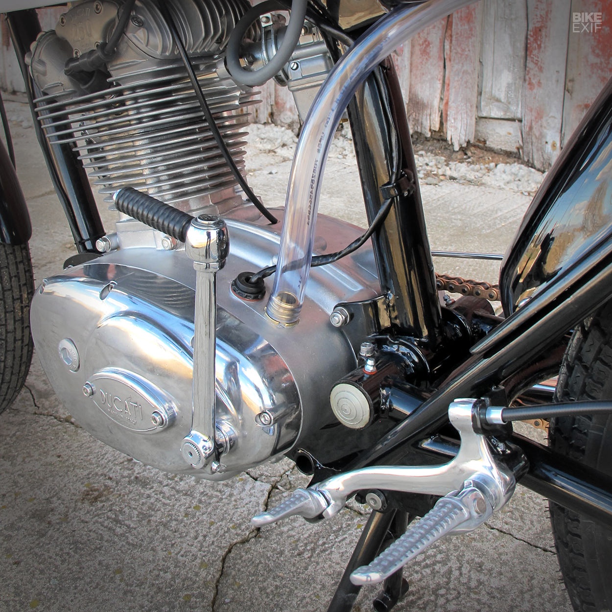 Ducati 250 phong cach Cafe racer anh 4