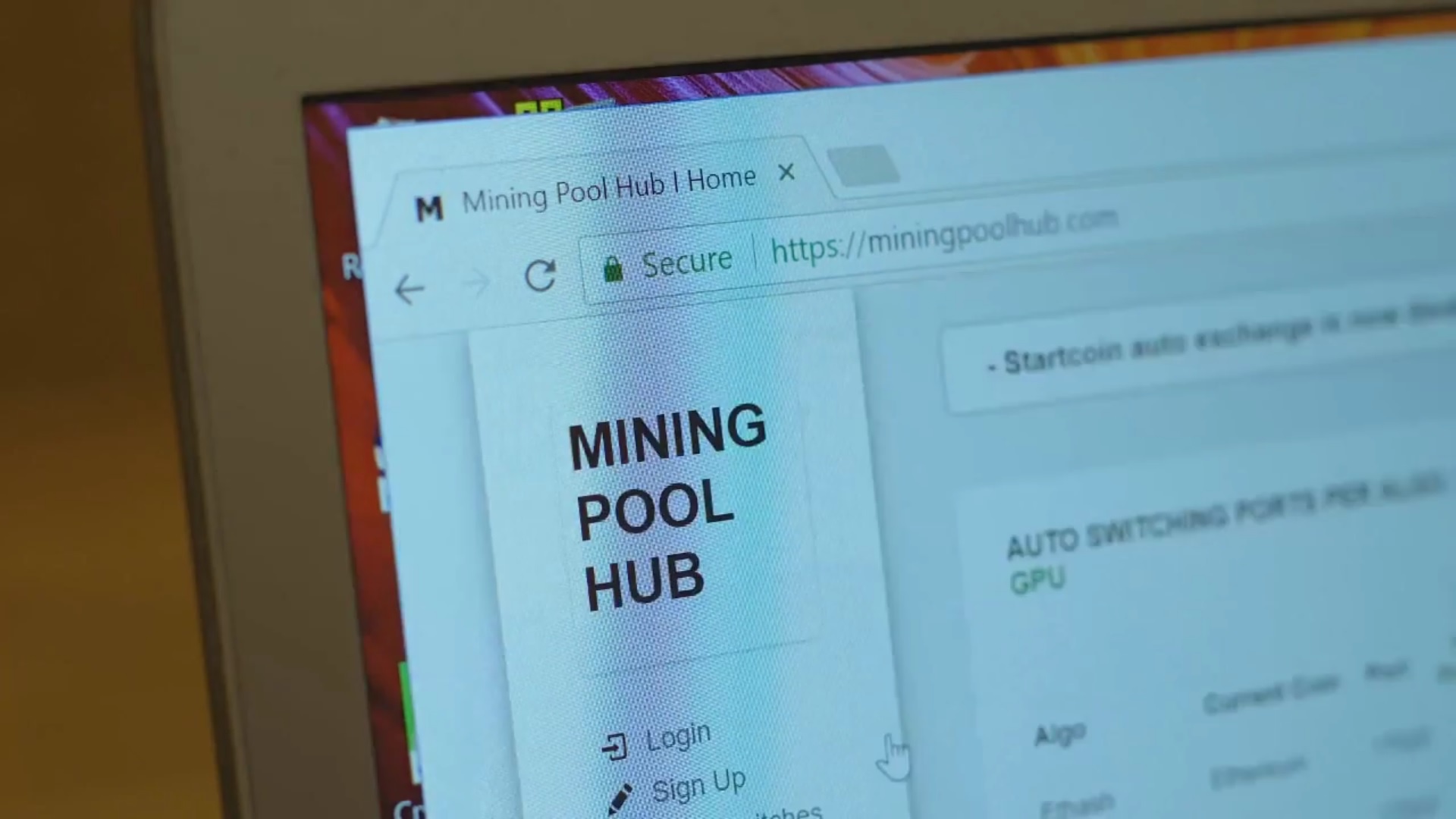 Tro thanh trieu phu Bitcoin chi voi mot chiec laptop hinh anh