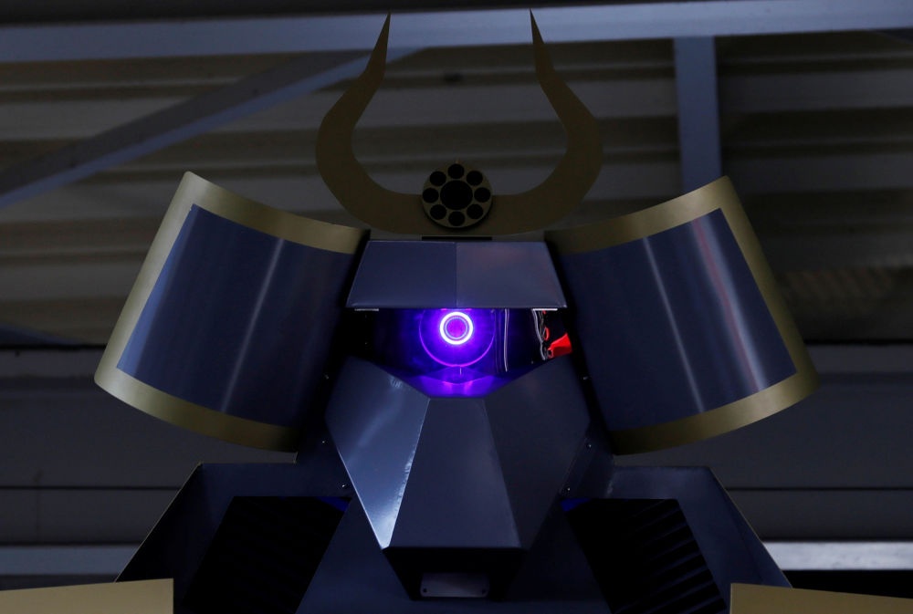 Ky su Nhat Ban xay dung robot Gundam trong doi thuc hinh anh