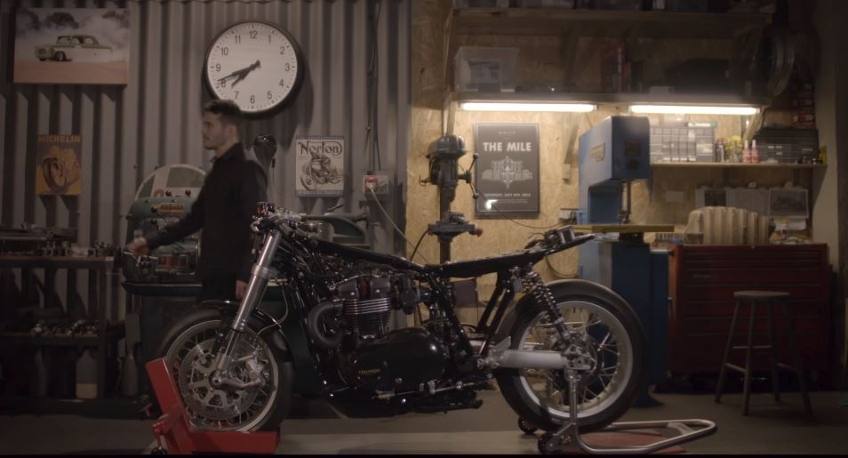 Xe do Triumph Thruxton R cua hoang tu Brunei hinh anh