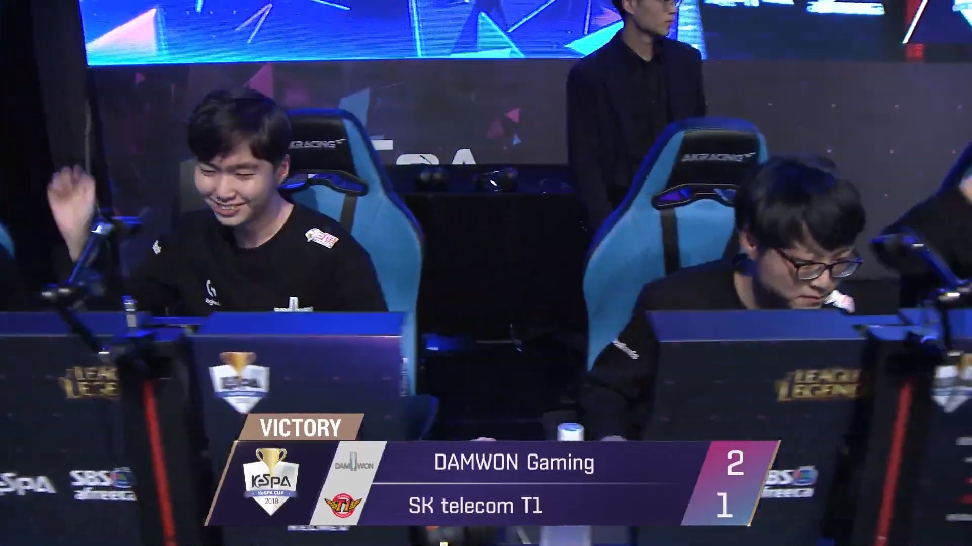 Highlight SKT T1 bat ngo thua Damwon Gaming hinh anh
