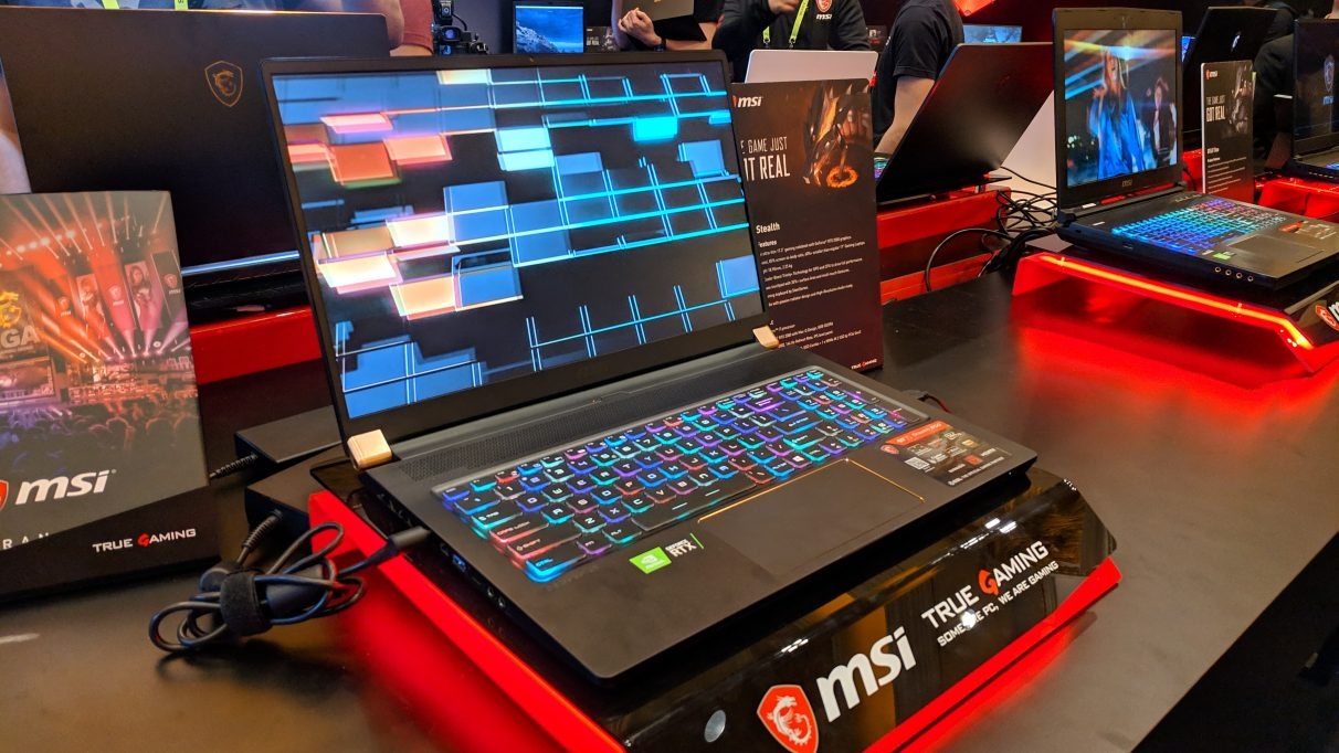 Laptop choi game CES 2019 anh 8