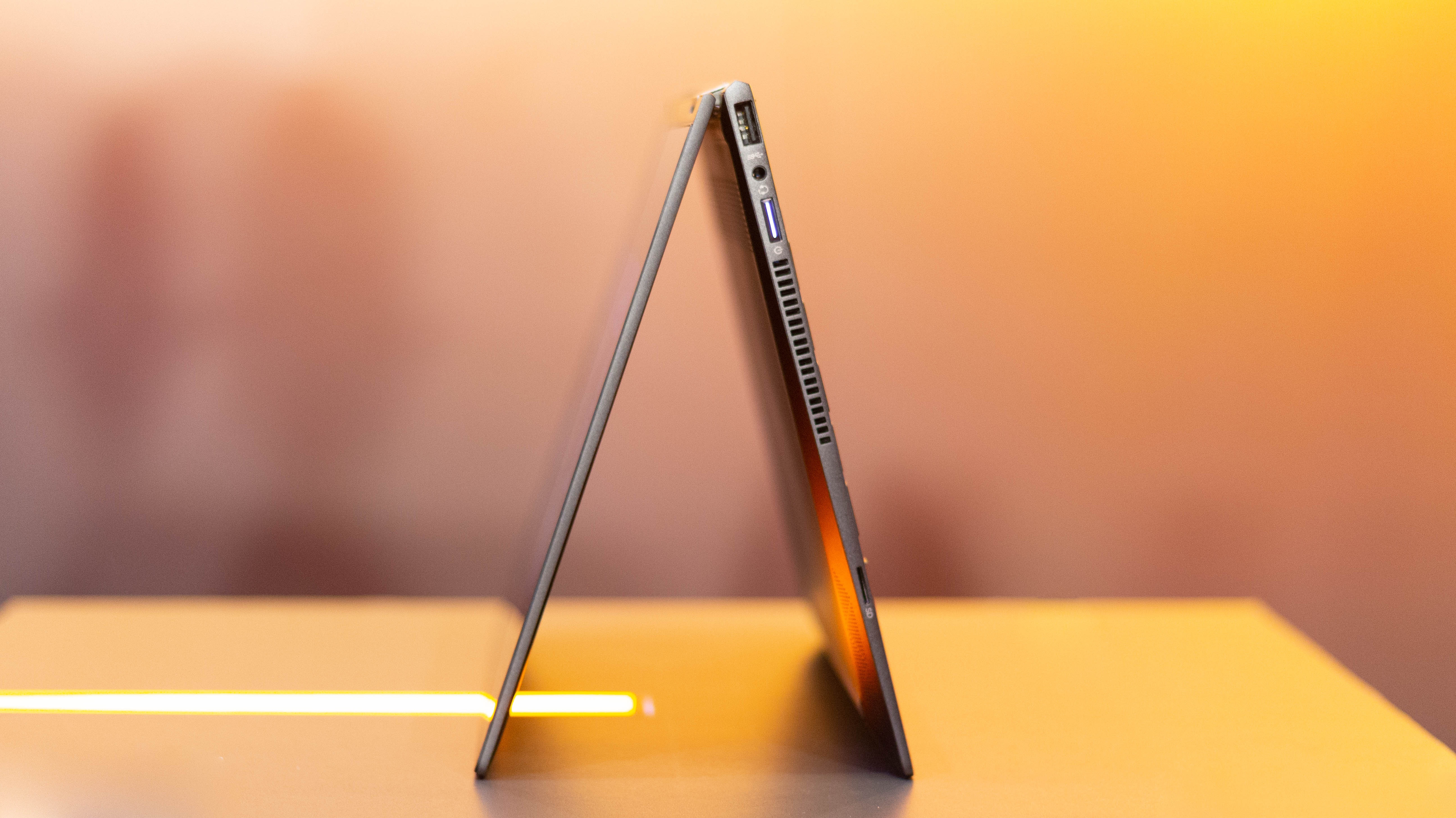 May tinh ca nhan AMD cua HP anh 1