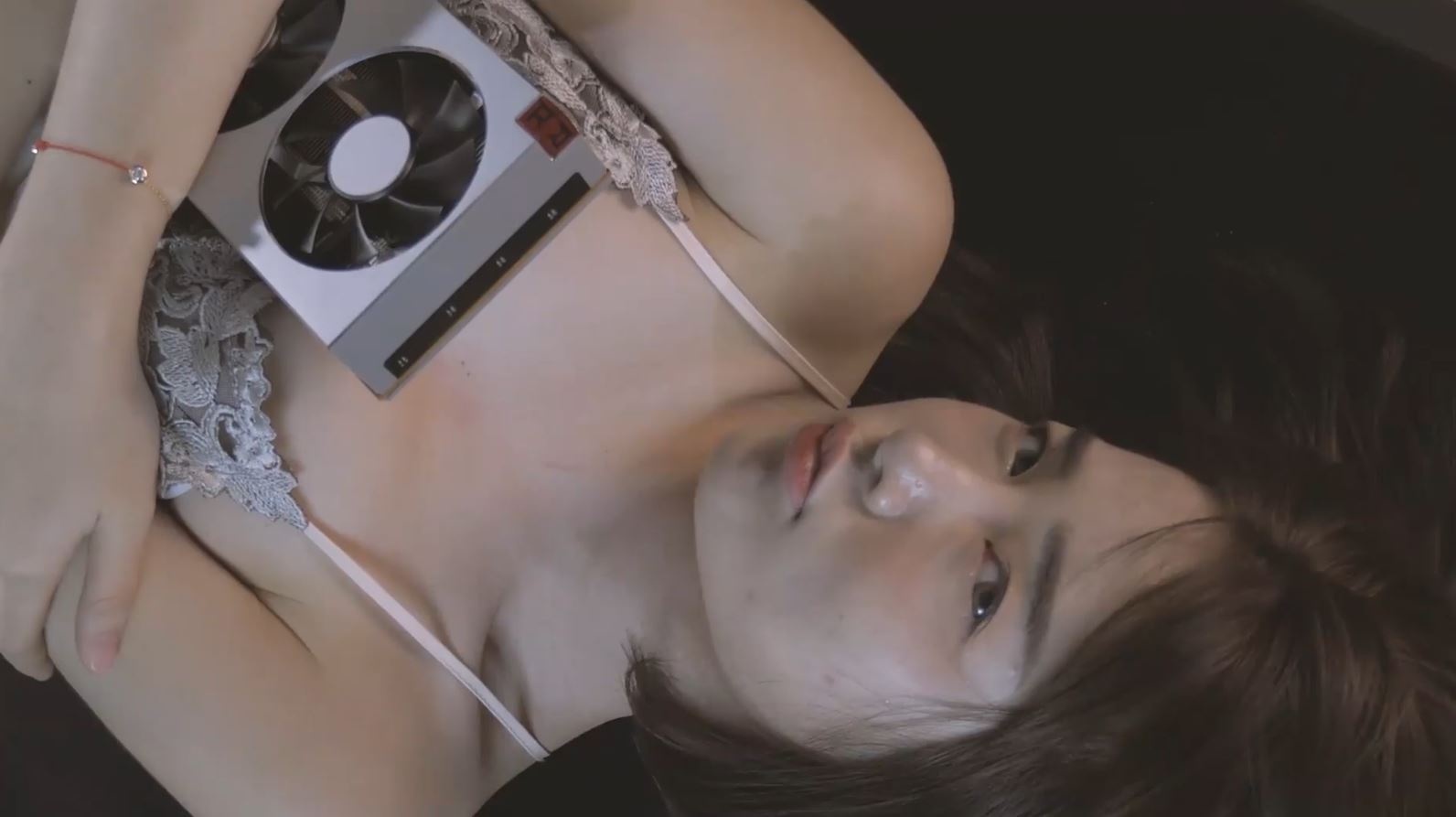 Quang cao card do hoa dot mat game thu o Thai Lan hinh anh