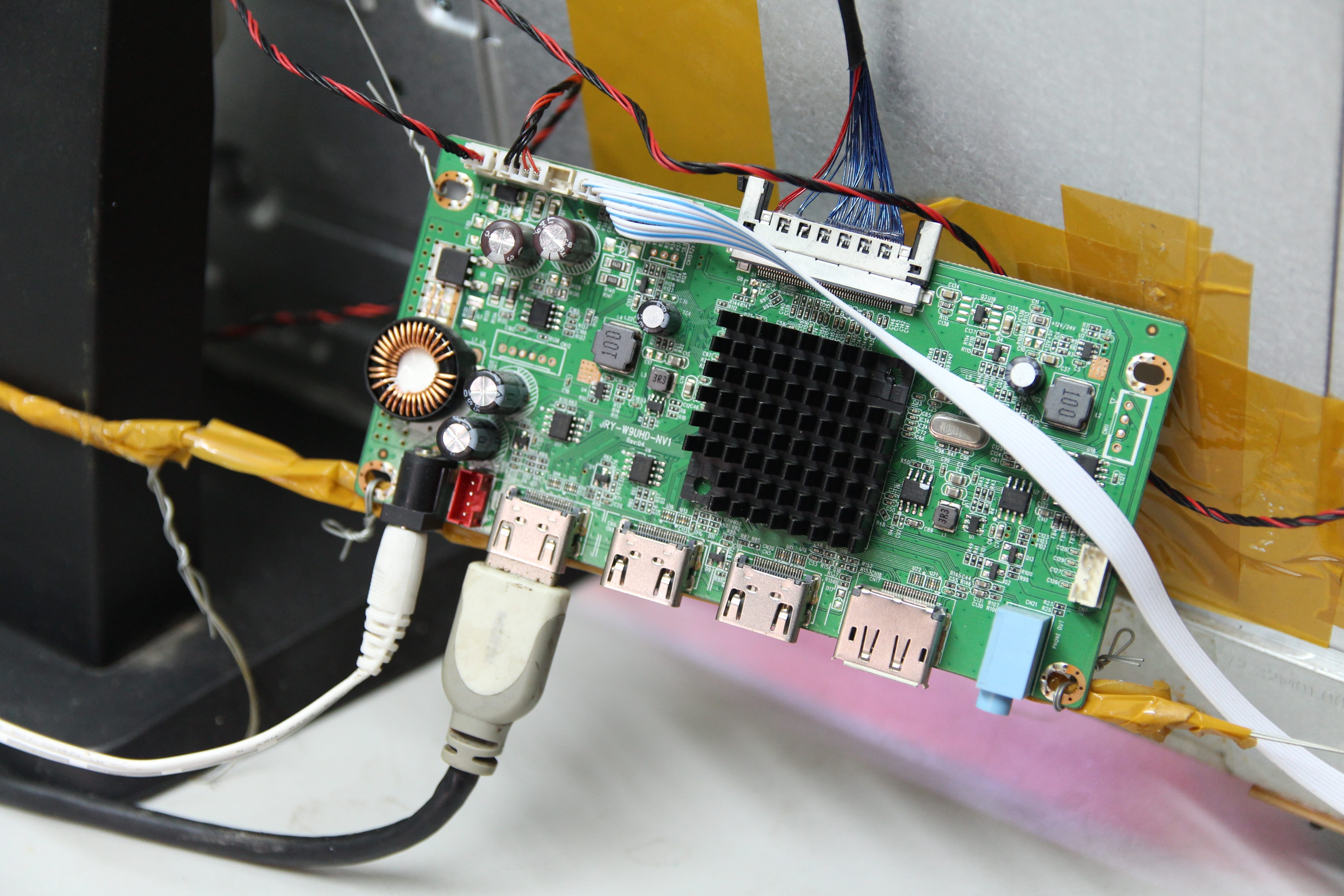 Man hinh 4K gia re anh 4