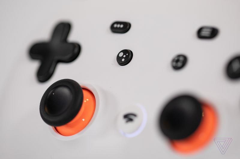 Tay cam choi game Stadia anh 2