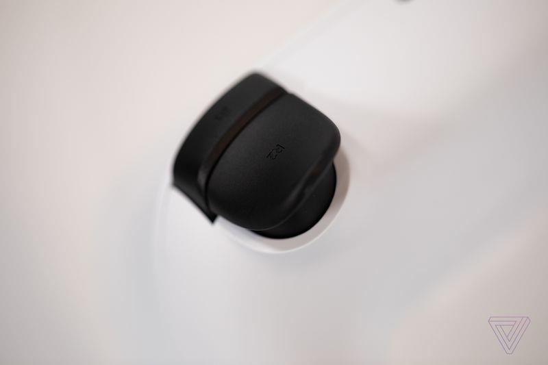 Tay cam choi game Stadia anh 5