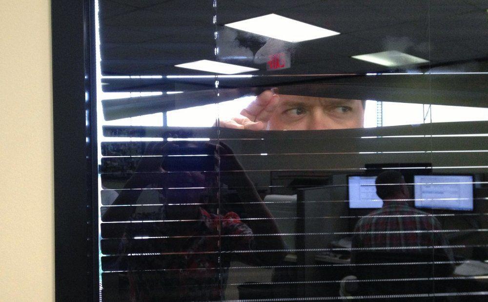 Lap trinh vien VN tao AI qua mat sep de doc bao trong gio lam viec hinh anh