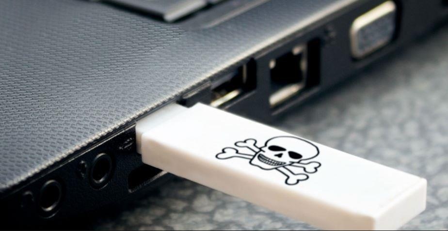 Dung USB pha hoai may tinh truong hoc, cuu sinh vien doi mat an tu hinh anh