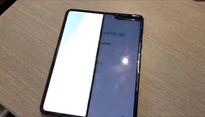 Samsung Galaxy Fold bi loi anh 2