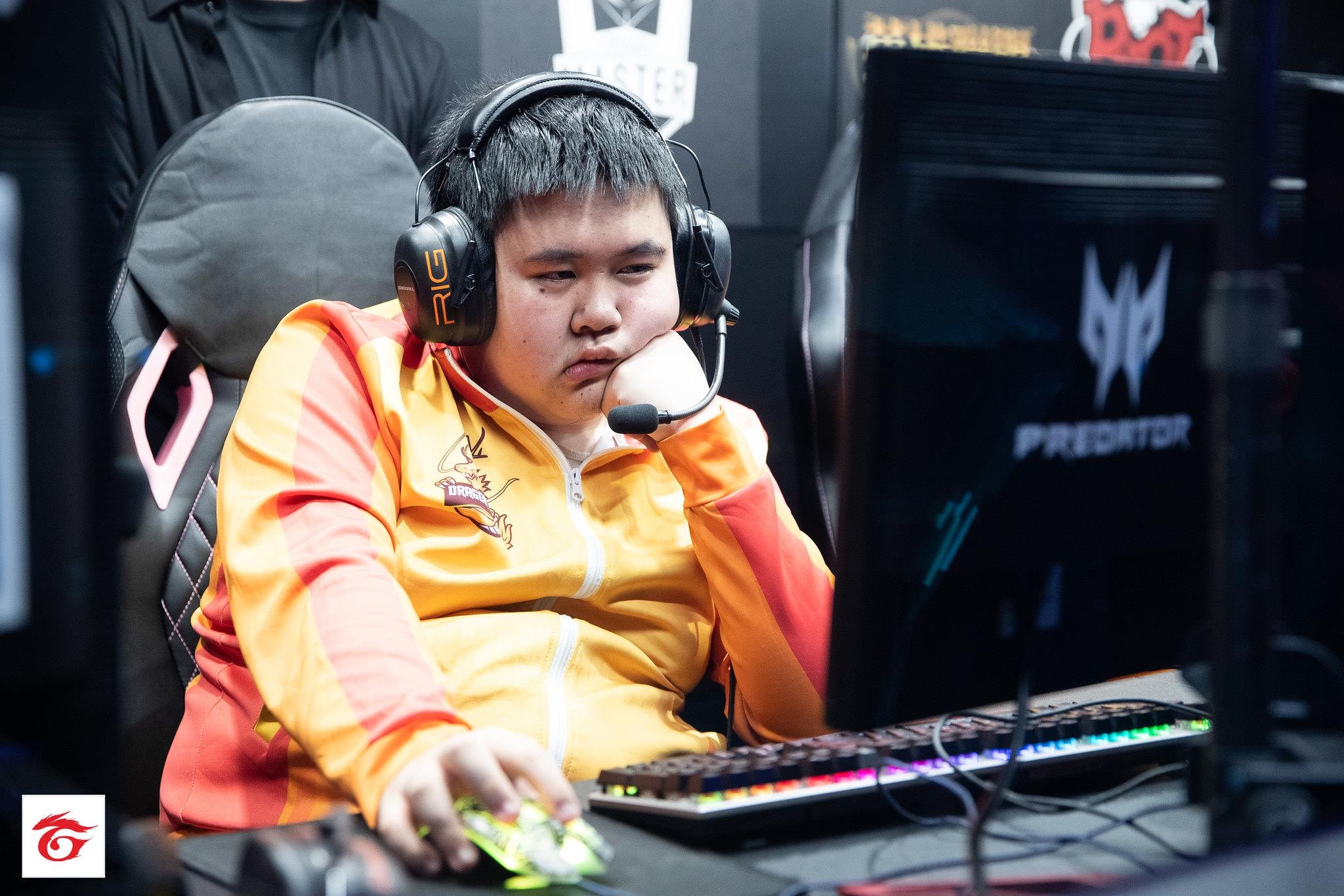 Nhan vien Garena bi bat qua tang ca do o giai LMHT MSI 2019 hinh anh