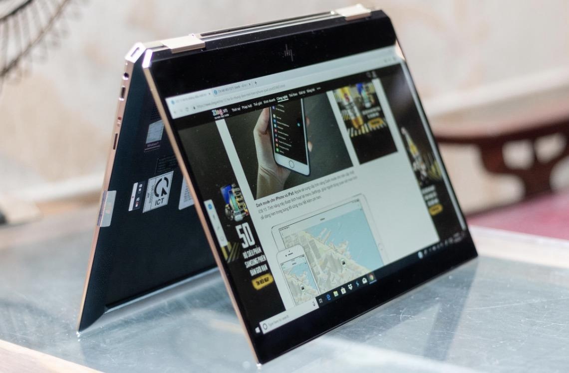 Anh chi tiet doi thu MacBook HP Spectre x360 13 2019 hinh anh