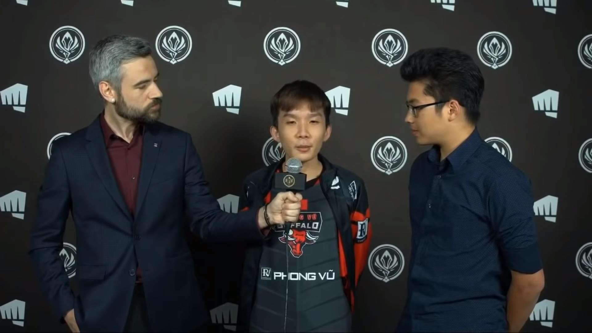 Pha xu ly day thong thao cua anh chang phien dich vien MSI 2019 hinh anh