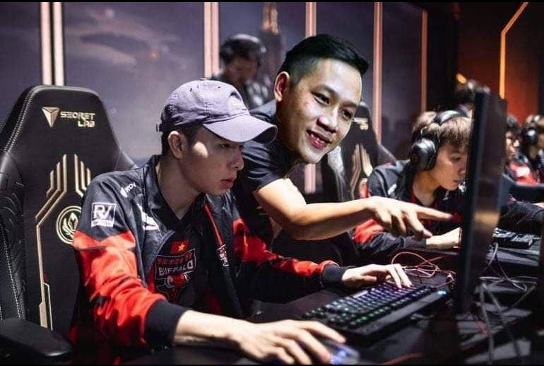 Anh che moc len nhu nam sau tran PVB thang Vega Squadron hinh anh