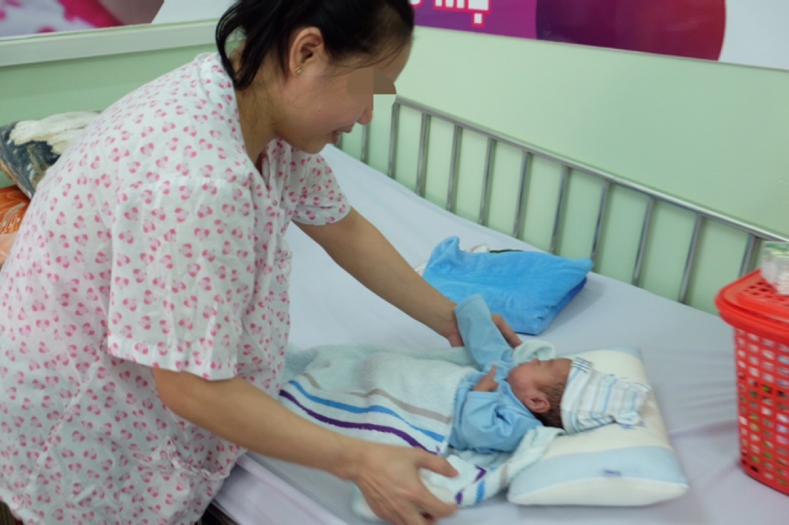 trẻ sinh non, nuôi sống bé sinh non 700g, trẻ sinh non 700g ảnh 1 tre sinh non, nuoi song be sinh non 700g, tre sinh non 700g anh 1