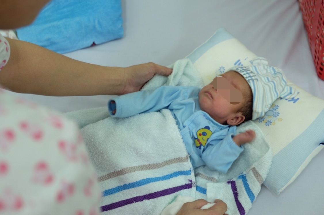 123 ngay dau doi ky dieu cua be trai nang 700 g hinh anh