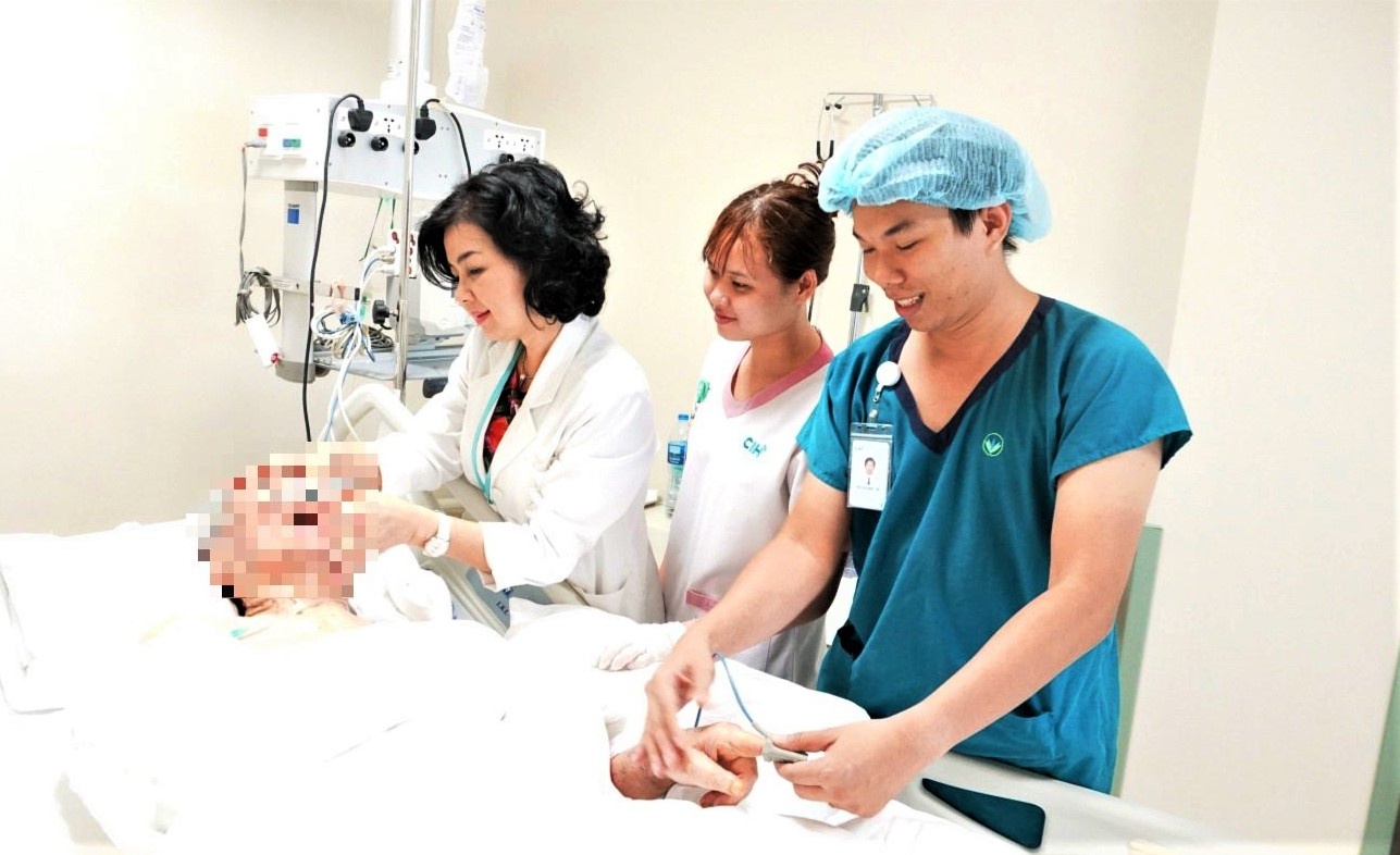 Cuu song benh nhan 94 tuoi khoi tay 'tu than' do nhoi mau co tim cap hinh anh