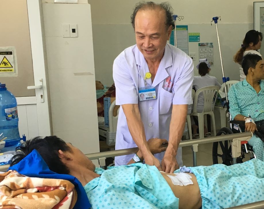 thung la lach vi ngam tam,  ngam tam khi ngu bi thung la lach anh 1