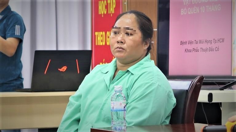 hóc xương vịt,  dị vật nằm trong phế quản 10 tháng ảnh 1 hoc xuong vit,  di vat nam trong phe quan 10 thang anh 1