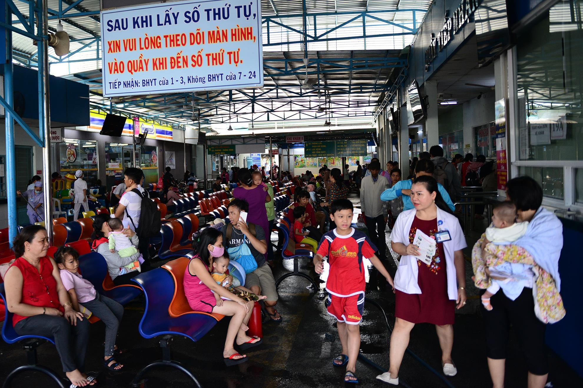 muc do khong hai long tai benh vien,  dang ky kham benh va cho lam xet nghem anh 1