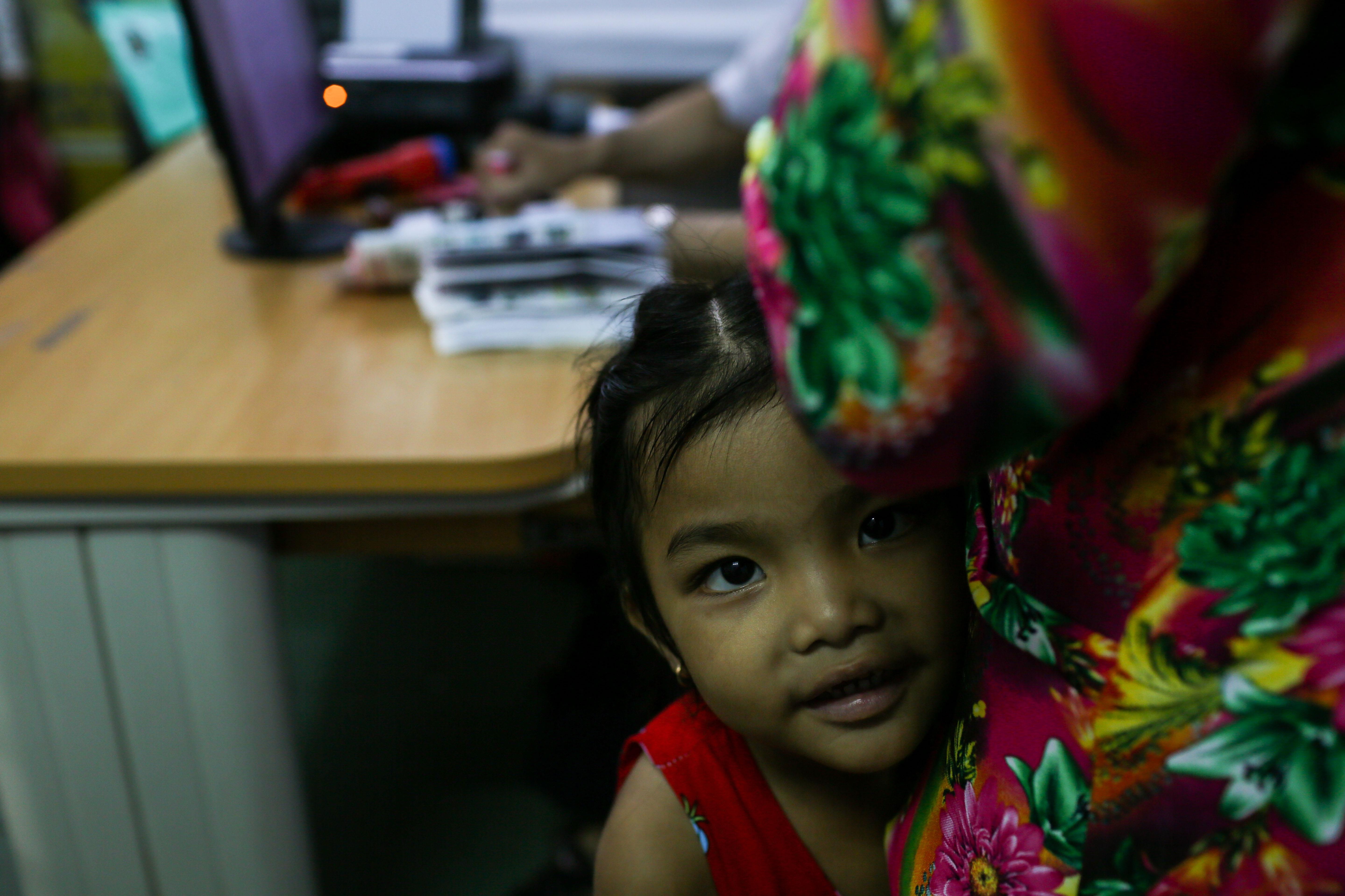 Tre don dap nhap vien do nang nong,  benh vien sai gon gong minh kham benh anh 9