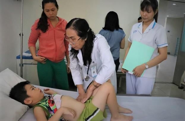 Hang chuc hoc sinh Sai Gon nhap vien sau khi an ca ri, banh mi hinh anh