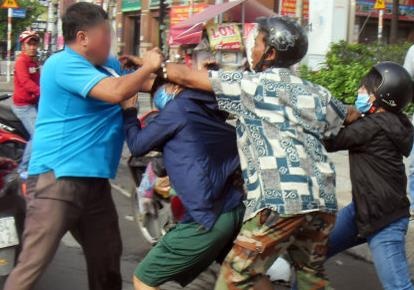 Nghi le, hang tram nguoi o TP.HCM nhap vien vi danh nhau hinh anh