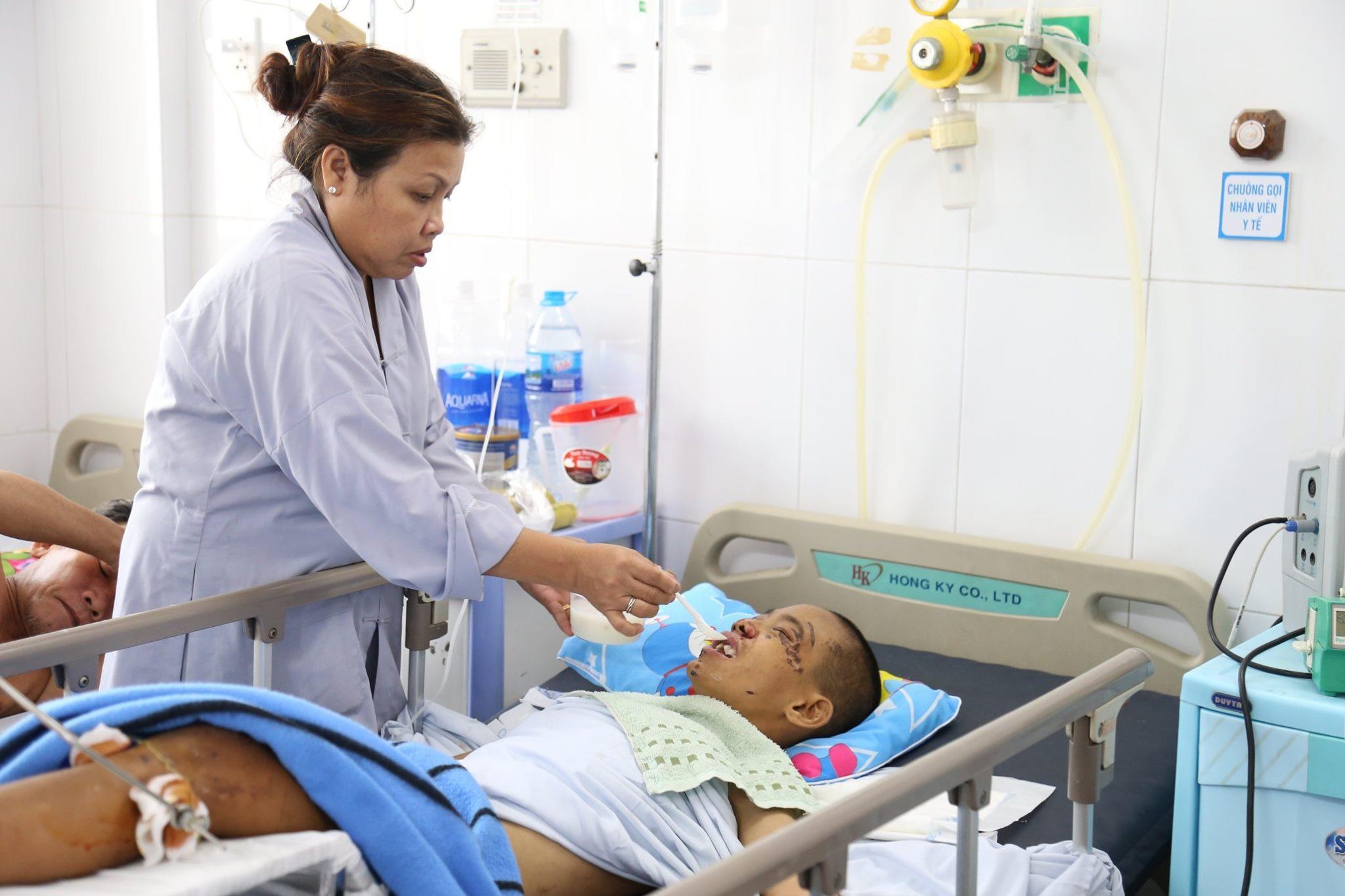 bé trai bại não bị xe tải cán  ảnh 1 be trai bai nao bi xe tai can anh 1