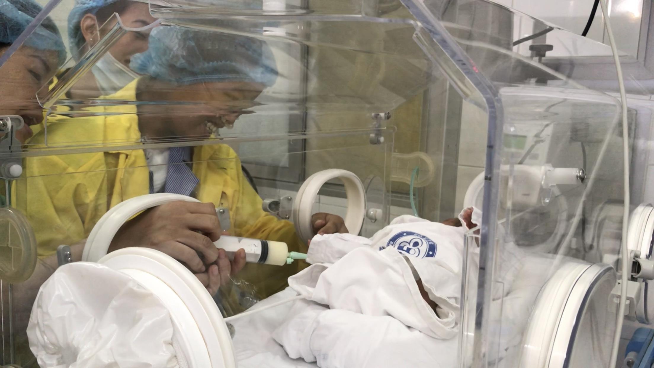 Me ung thu lan dau gap con anh 1