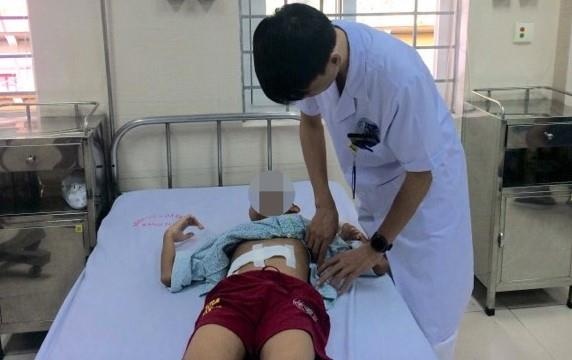 Be 12 tuoi mac u hach than kinh hiem gap hinh anh