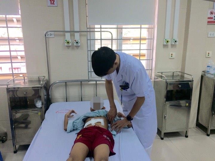bé trai u hạch thần kinh hiếm gặp ảnh 1 be trai u hach than kinh hiem gap anh 1