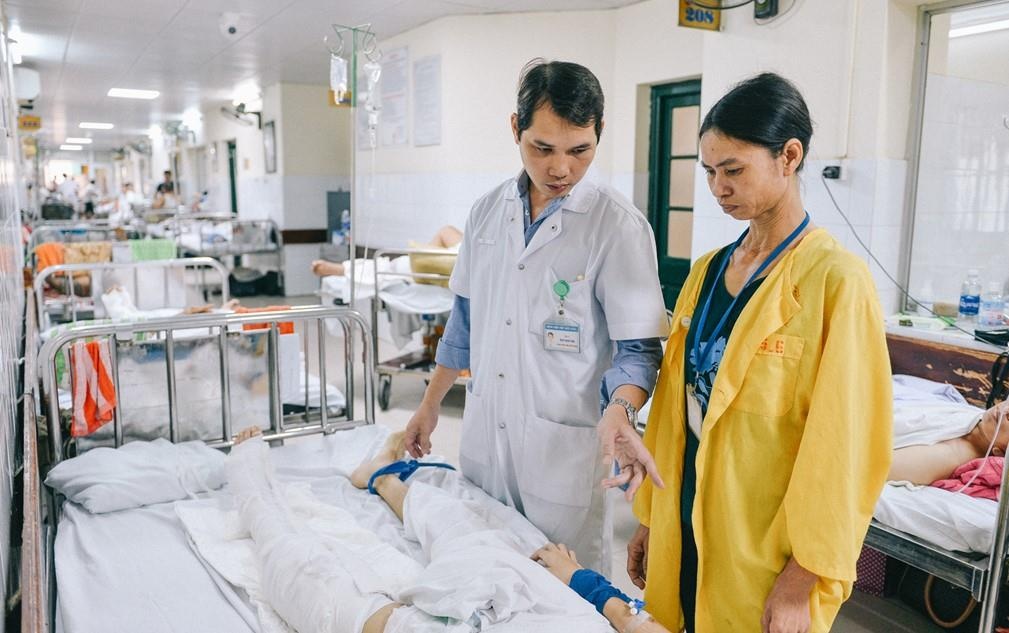 Bac si muon 'huu non' nhung bi dai gia dinh phan doi 'ngu sao ma ve?' hinh anh