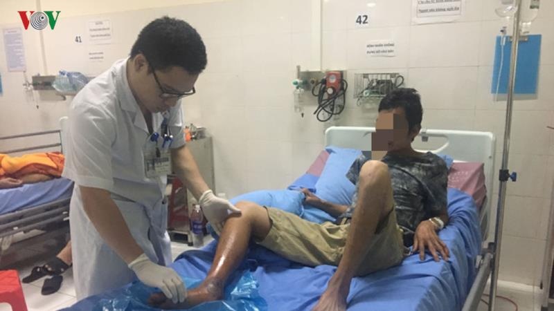 suýt chết vì rắn hổ mang cắn ảnh 1 suyt chet vi ran ho mang can anh 1