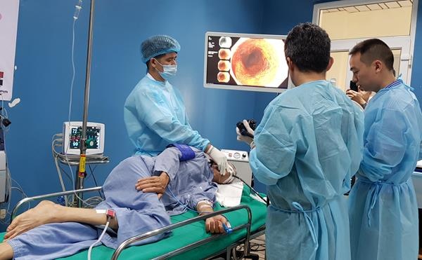 nội soi nhuộm màu phóng đại chữa ung thư thực quản ảnh 1 noi soi nhuom mau phong dai chua ung thu thuc quan anh 1