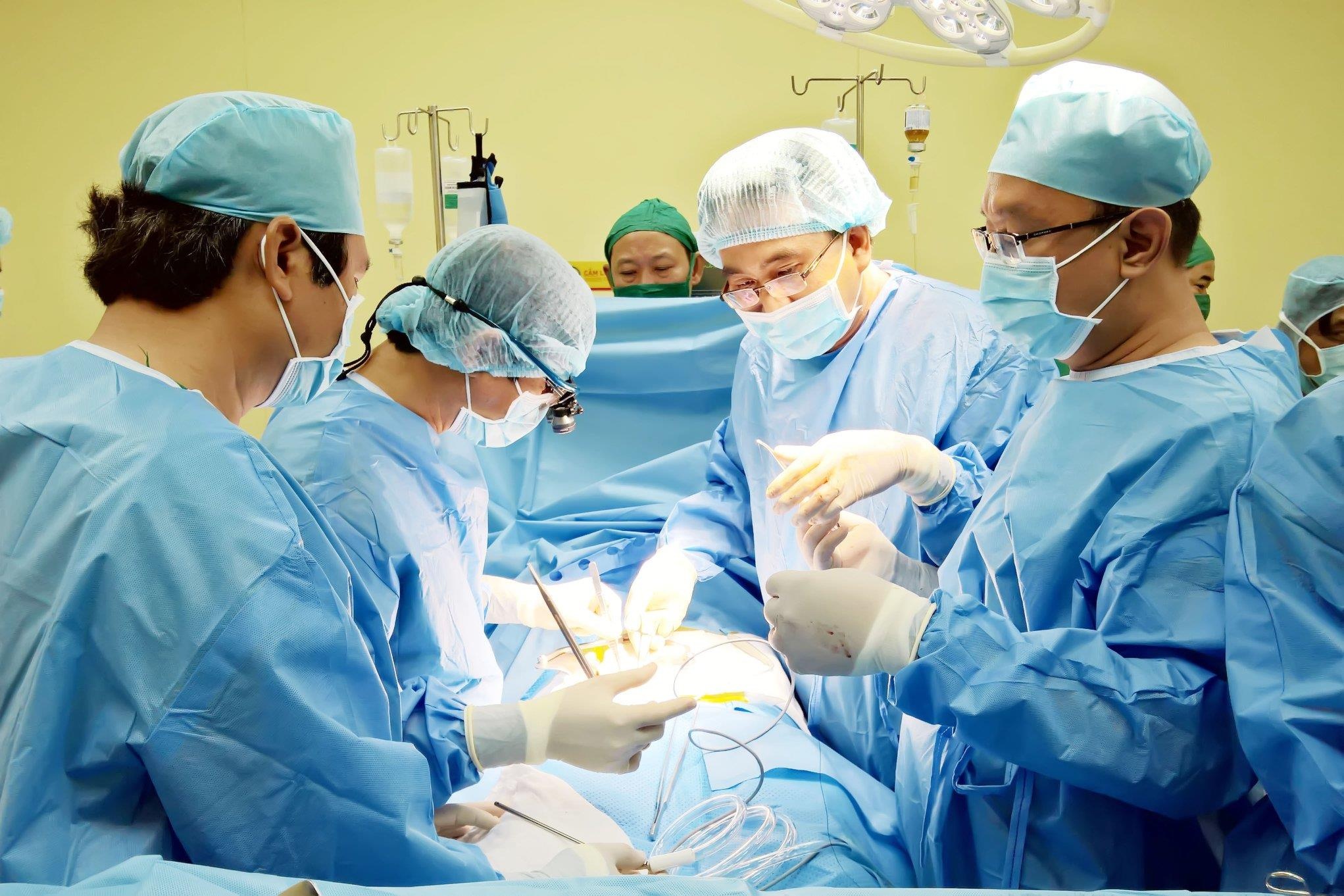 chang trai duoc co ruot hien tang than anh 1