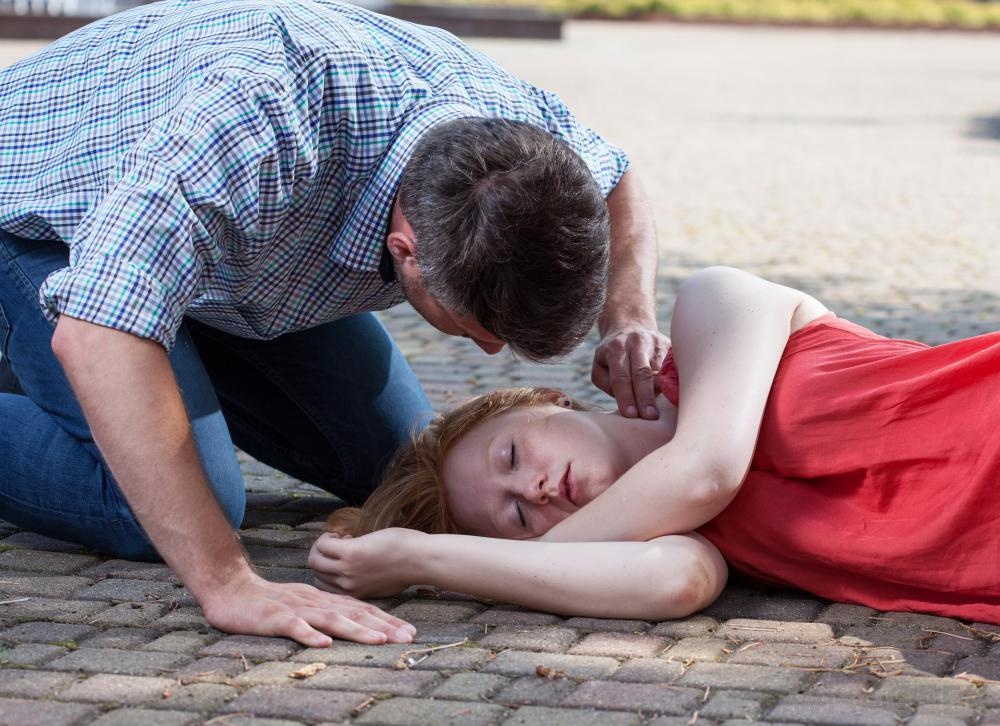 lam gi khi co nguoi bi dong kinh anh 1