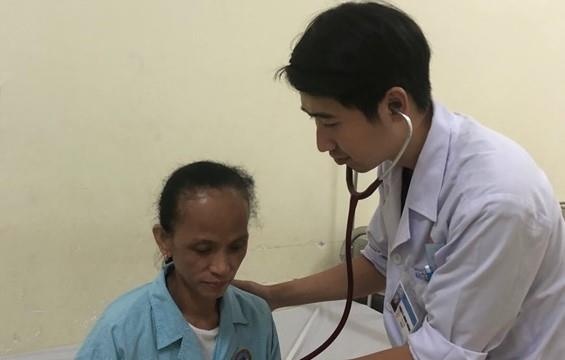 Nguoi phu nu ngoai quoc suyt chet vi can benh do mo hoi, hay hoi hop hinh anh