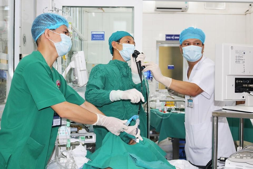 rơi răng giả vào phế quản ảnh 1 roi rang gia vao phe quan anh 1