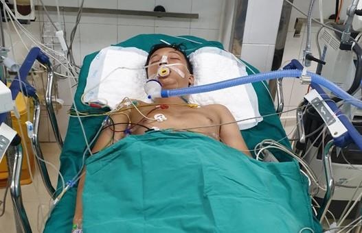 Cuoc tu biet khong nuoc mat cua nguoi cha voi cau con doc nhat hinh anh