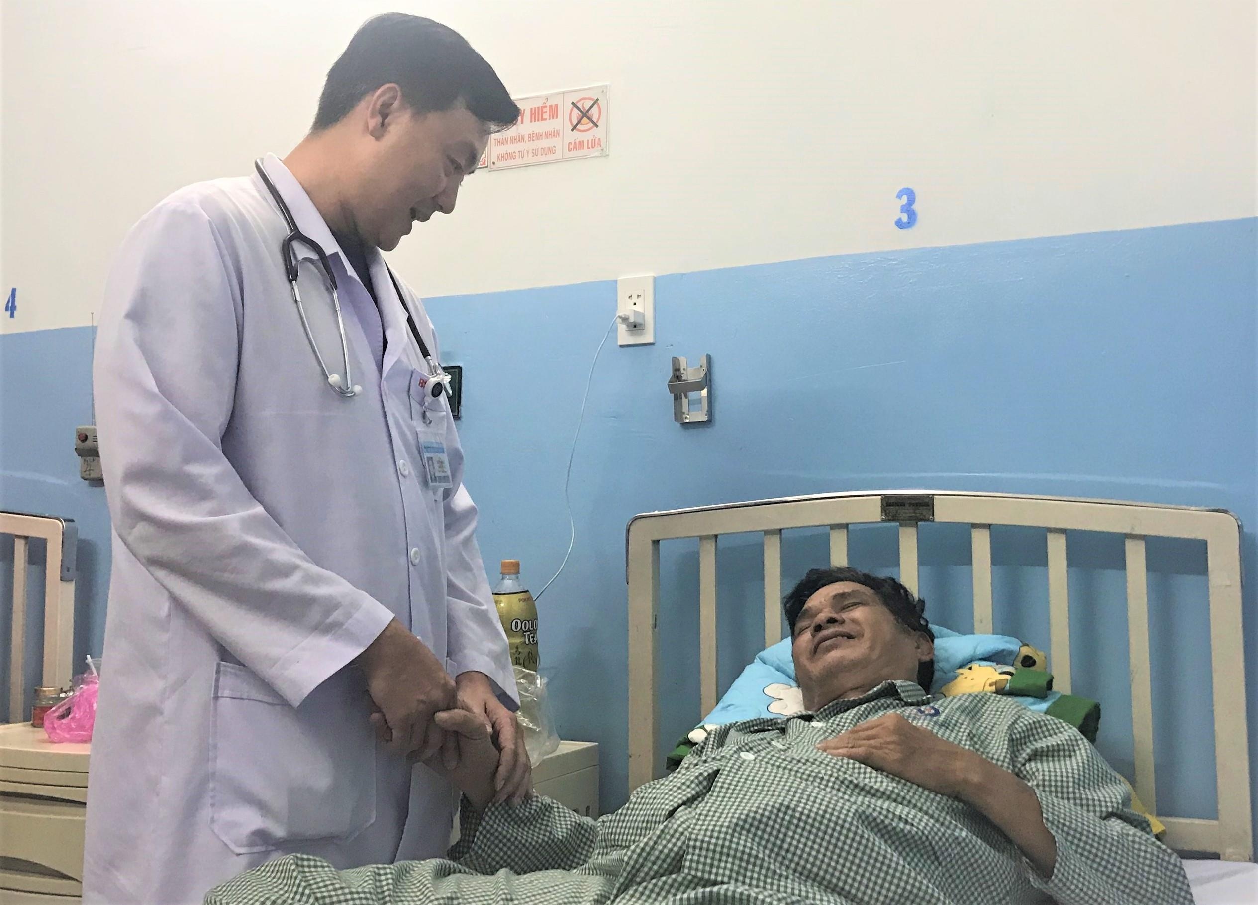 nghệ sĩ Mạc Can nhập viện ảnh 1 nghe si Mac Can nhap vien anh 1