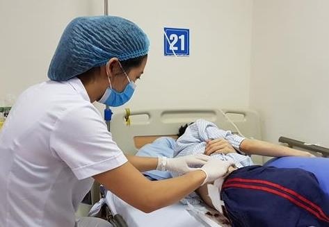 Chang trai 21 tuoi loet nua nguoi do can benh chua co thuoc chua hinh anh