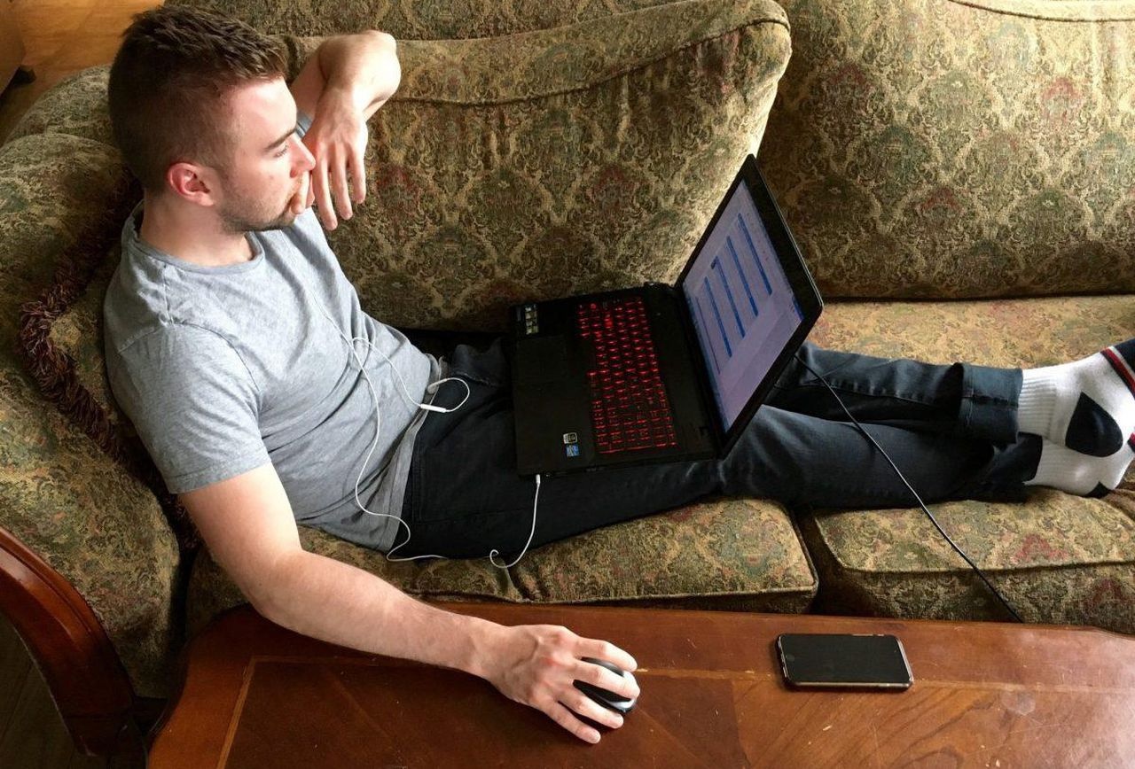 Đặt máy tính trên đùi gây vô sinh ảnh 1 Dat may tinh tren dui gay vo sinh anh 1