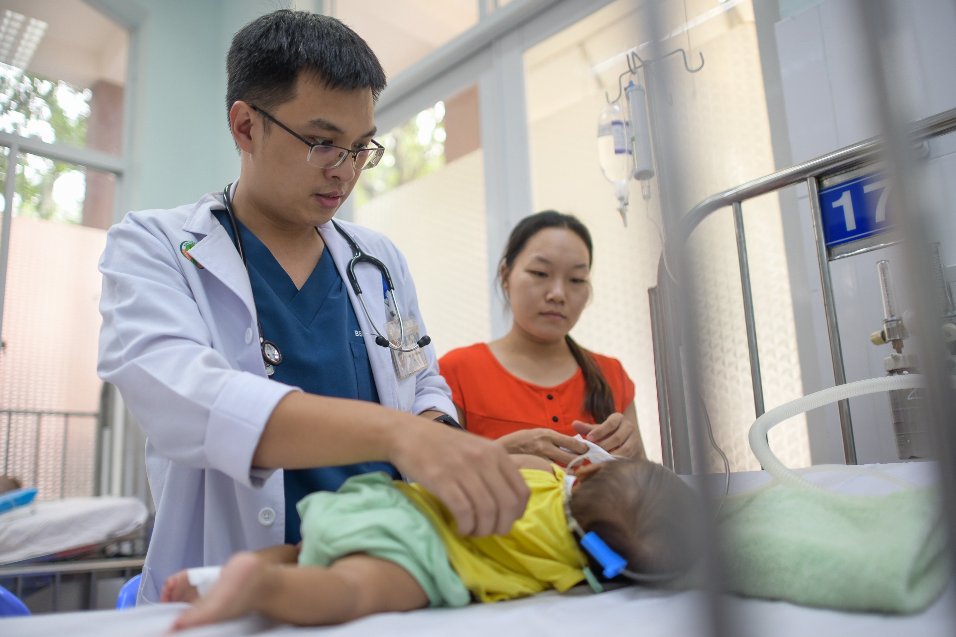 tre nhap vien do benh ho hap anh 5