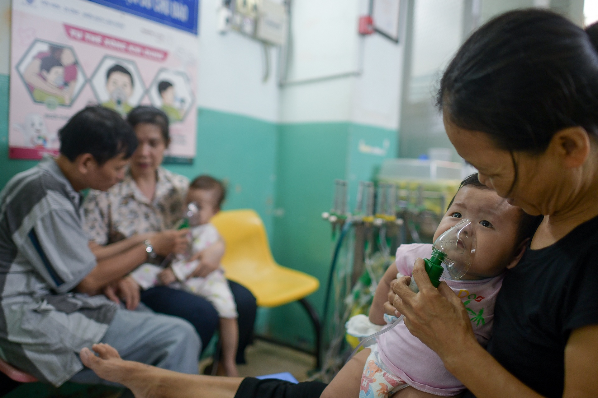 tre nhap vien do benh ho hap anh 9