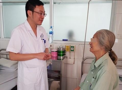 Khong dieu tri ung thu noi mac tu cung, cu ba nguy kich hinh anh