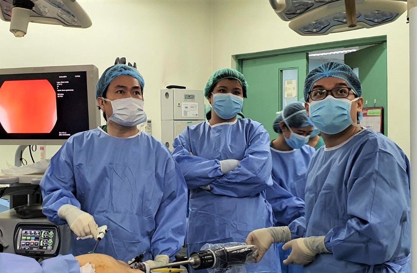 bác sĩ Việt Nam giúp bác sĩ Philippines phẫu thuật ảnh 1 bac si Viet Nam giup bac si Philippines phau thuat anh 1
