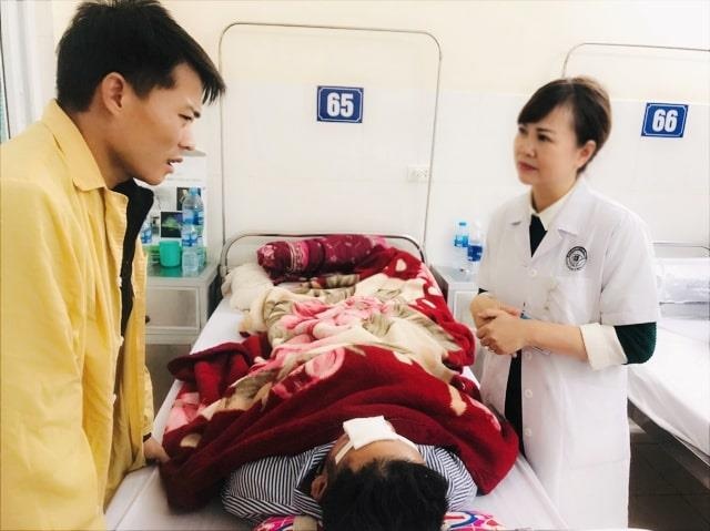 Dot vang ma, nam thanh nien mu mat hinh anh