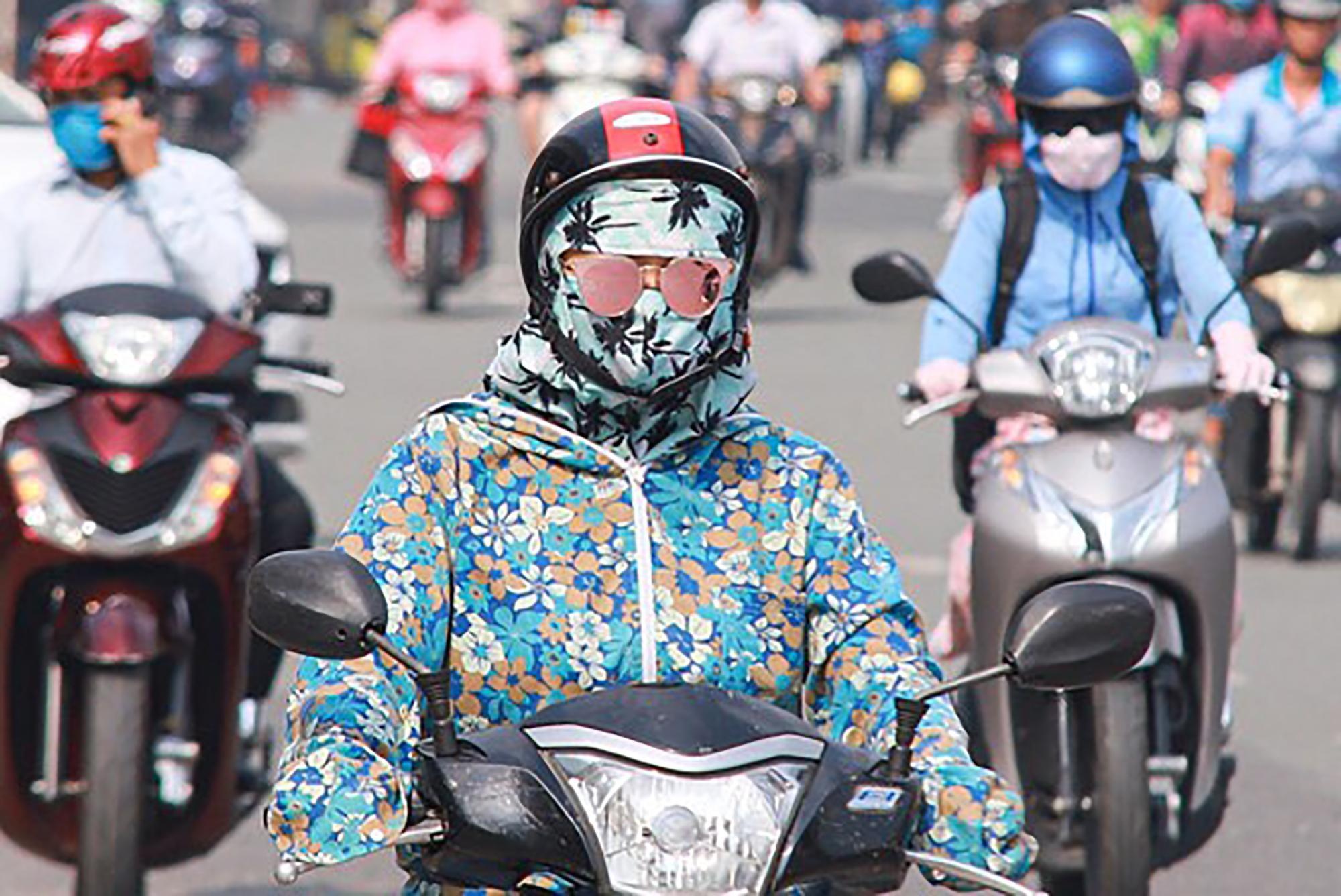 Nguoi dan TP.HCM doi pho voi tinh trang o nhiem khong khi the nao? hinh anh