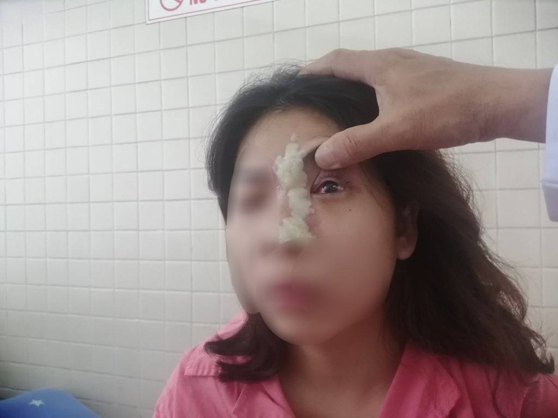 Tham my vien xay ra nhieu tai bien sao van hut khach? hinh anh